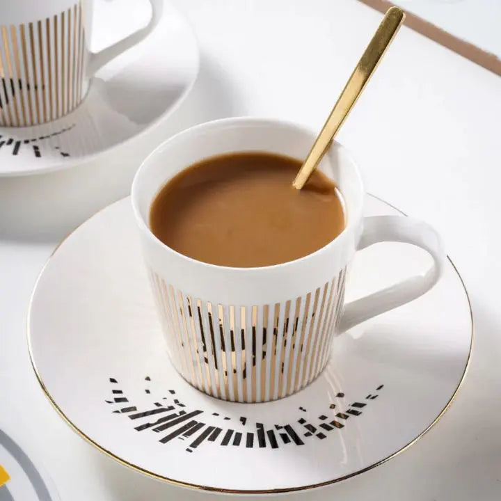 Creative Reflection Ceramic Coffee Mug with Animated Mirror Design