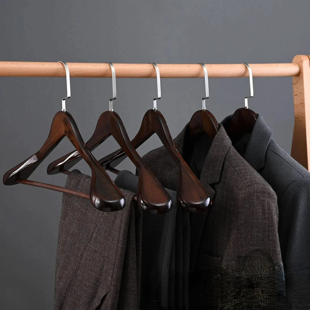 Curved Wooden Clothes Hangers with Metal Hooks