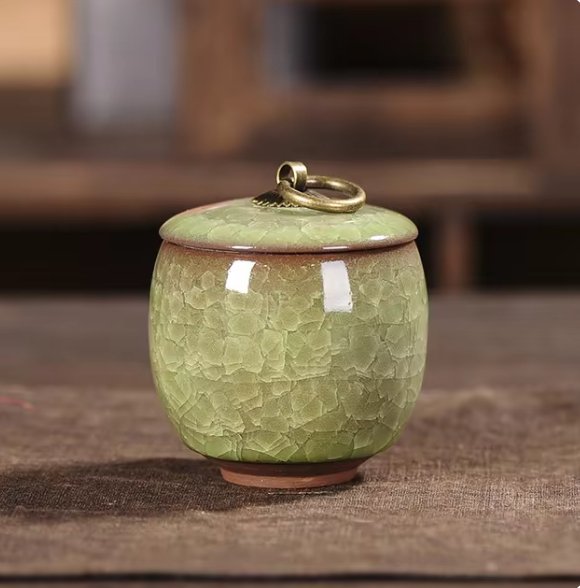 Handcrafted Ceramic Pet Memorial Urn Decorative Ashes Keepsake Container for Dogs and Cats