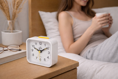 Silent Analog Alarm Clock with Snooze and Night Light