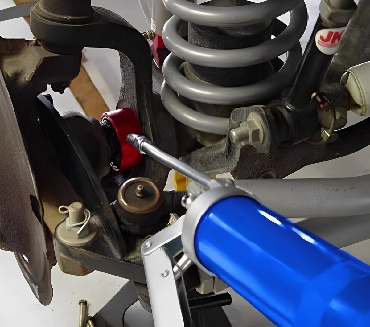 Universal Locking Grease Gun Coupler