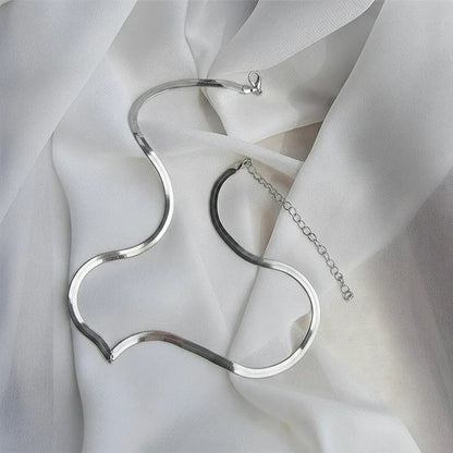 V Taper Herringbone Chain Necklace