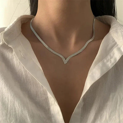 V Taper Herringbone Chain Necklace
