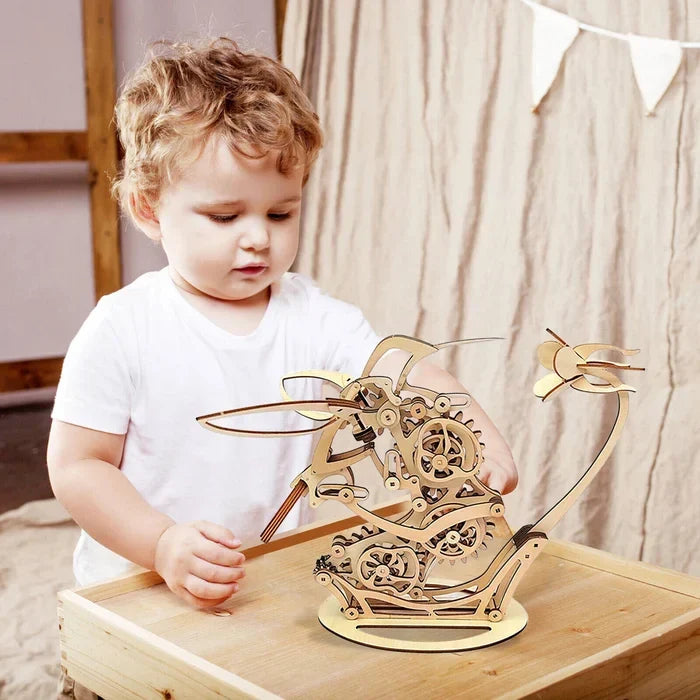 Wooden Kinetic Hummingbird Sculpture Mechanical Desktop Ornament